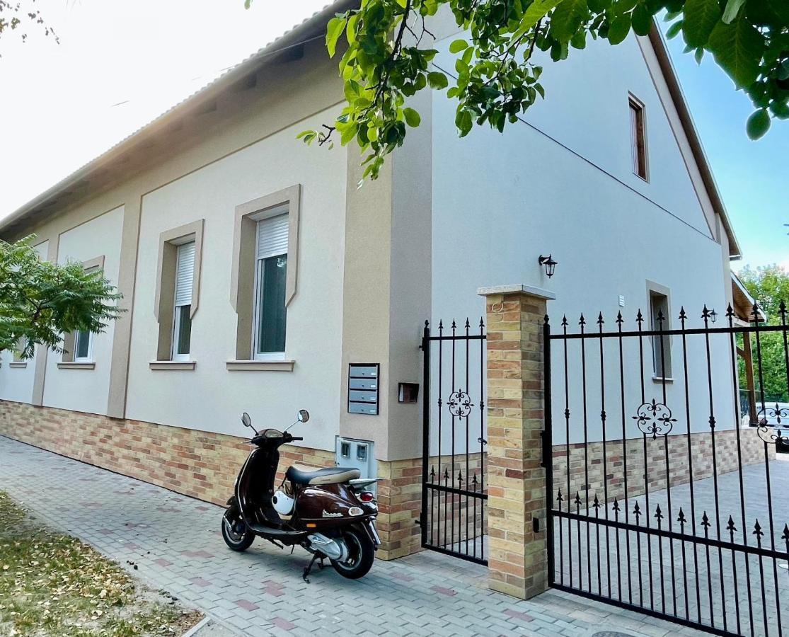 Voeroesmarty Apartmanhaz Makó Exteriér fotografie