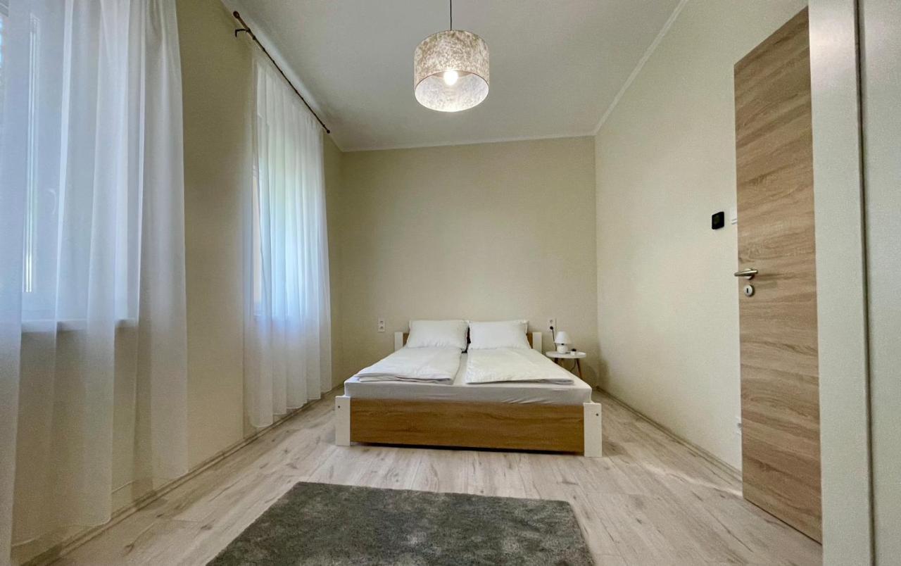 Voeroesmarty Apartmanhaz Makó Exteriér fotografie