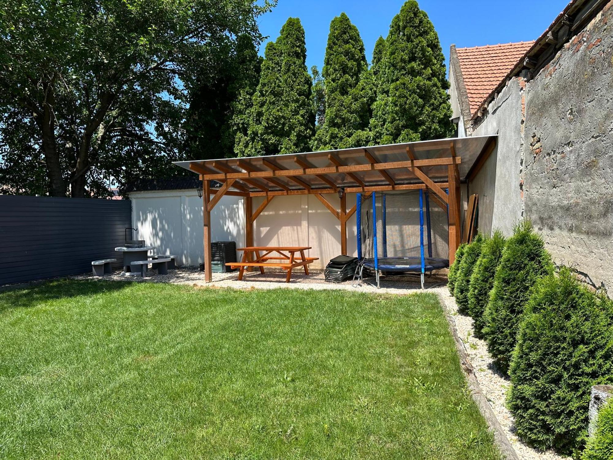 Voeroesmarty Apartmanhaz Makó Exteriér fotografie